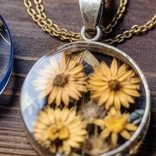 How to Make Resin Jewelry: A Complete Guide